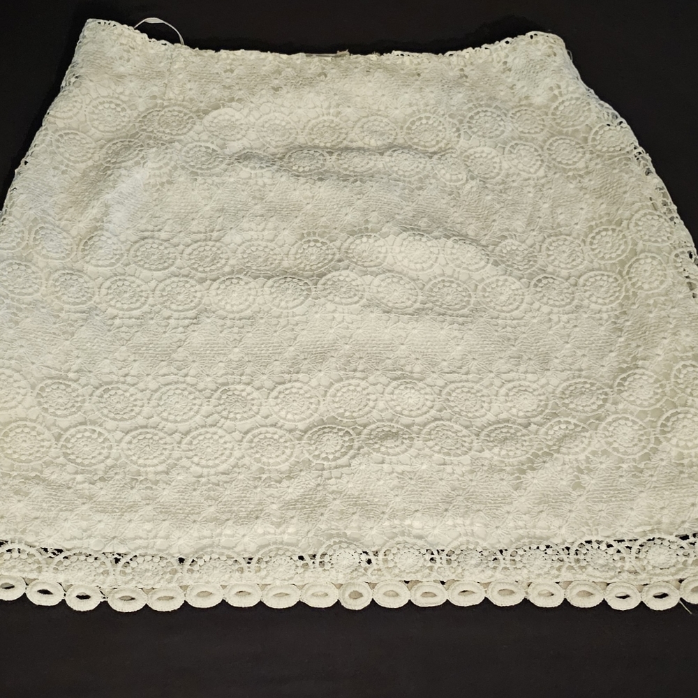 Lulus white mini lace skirt Size: M Color: White
